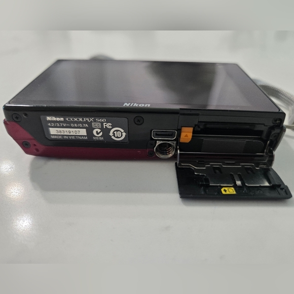 Nikon Coolpix S60 10MP Digital Camera (Crimson Red) - Picture 4 of 6